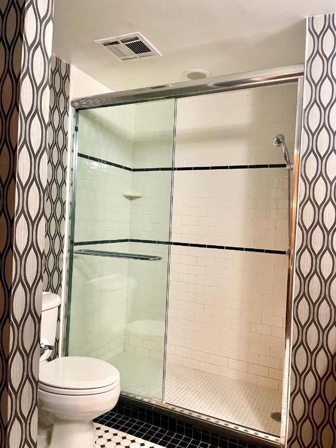 Park Manor Hotel クリフトン・パーク エクステリア 写真 A shower door