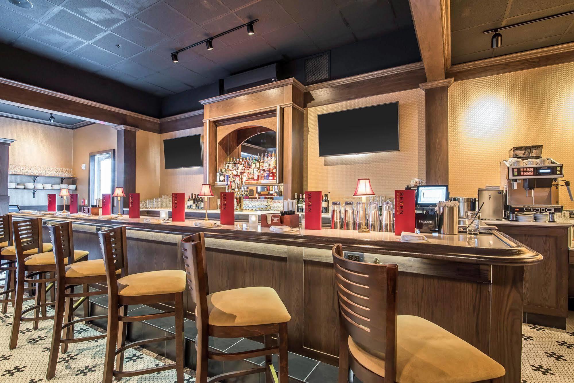 Park Manor Hotel クリフトン・パーク エクステリア 写真 The bar at the restaurant