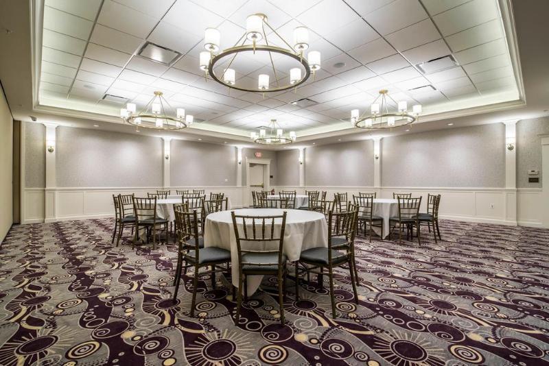 Park Manor Hotel クリフトン・パーク エクステリア 写真 The ballroom at the 2010 Convention Center
